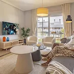 Apartamento Vacation I Puente Apartment, Brand-new, Exclusive Location In Golden Mile, Close To Fine Dining, The And Puerto Banus *
