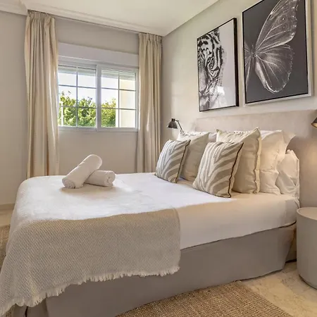 Vacation I Puente Apartment, Brand-new, Exclusive Location In Golden Mile, Close To Fine Dining, The And Puerto Banus Appartamento *